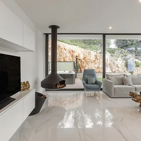 Lux & Charm Villa *