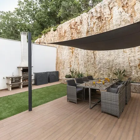 Lux & Charm Villa